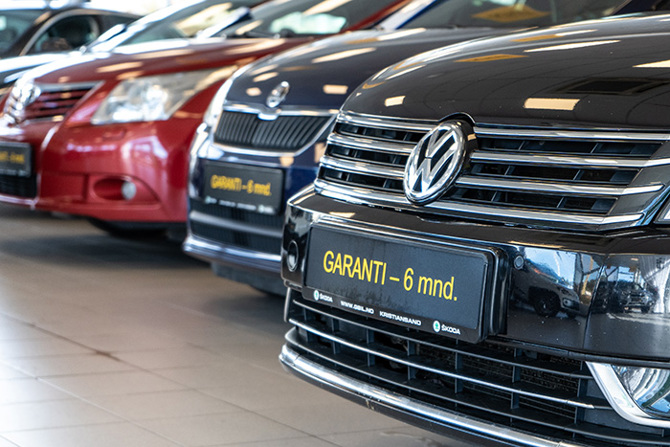 Gumpen Outlet, Bruktbiler i hallen hos G-BIl. Volkswagen, Mazda, Skoda.